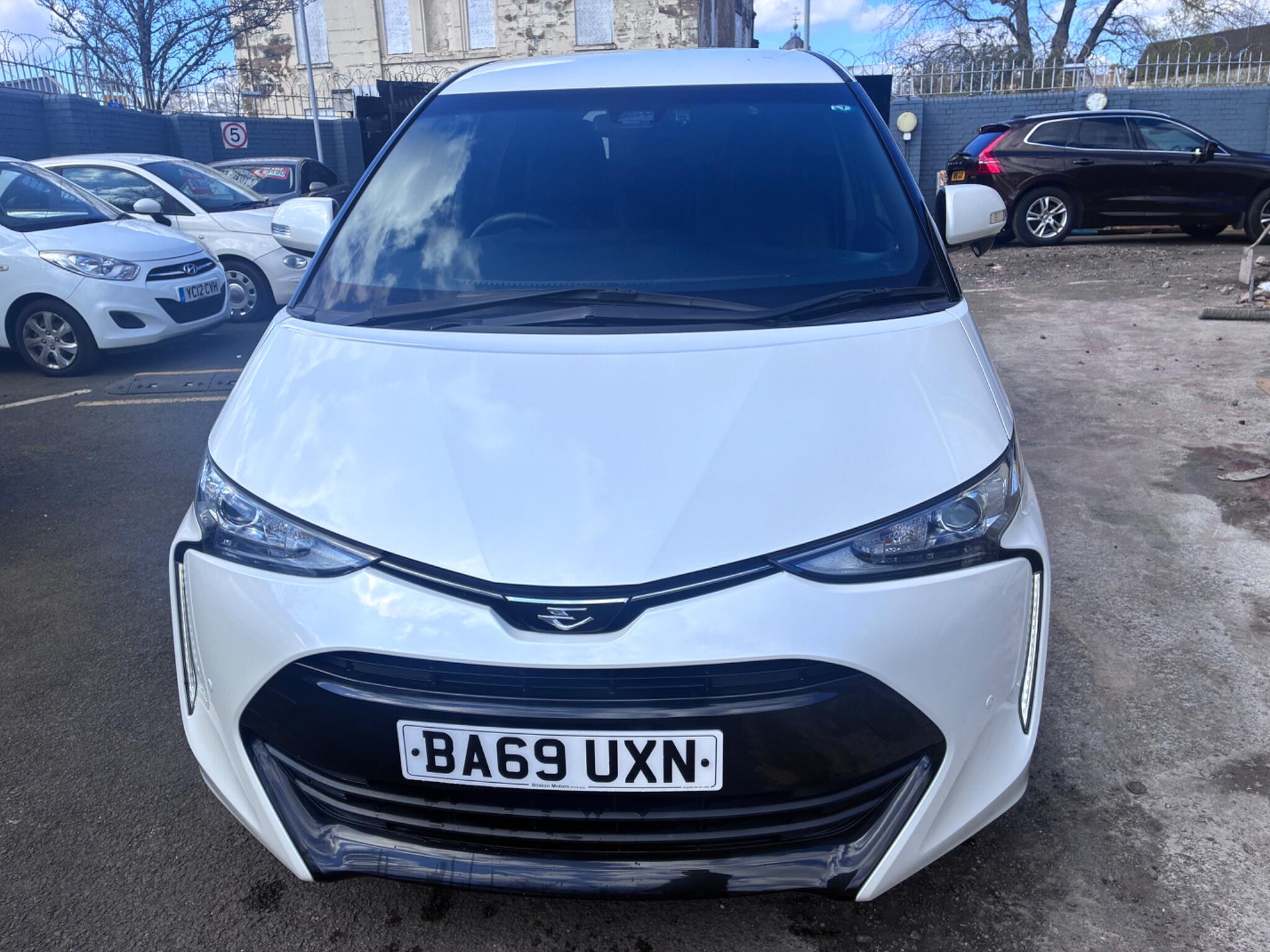 Toyota Estima - 2.4 Petrol VVhT CVT 5dr Euro 6 Image